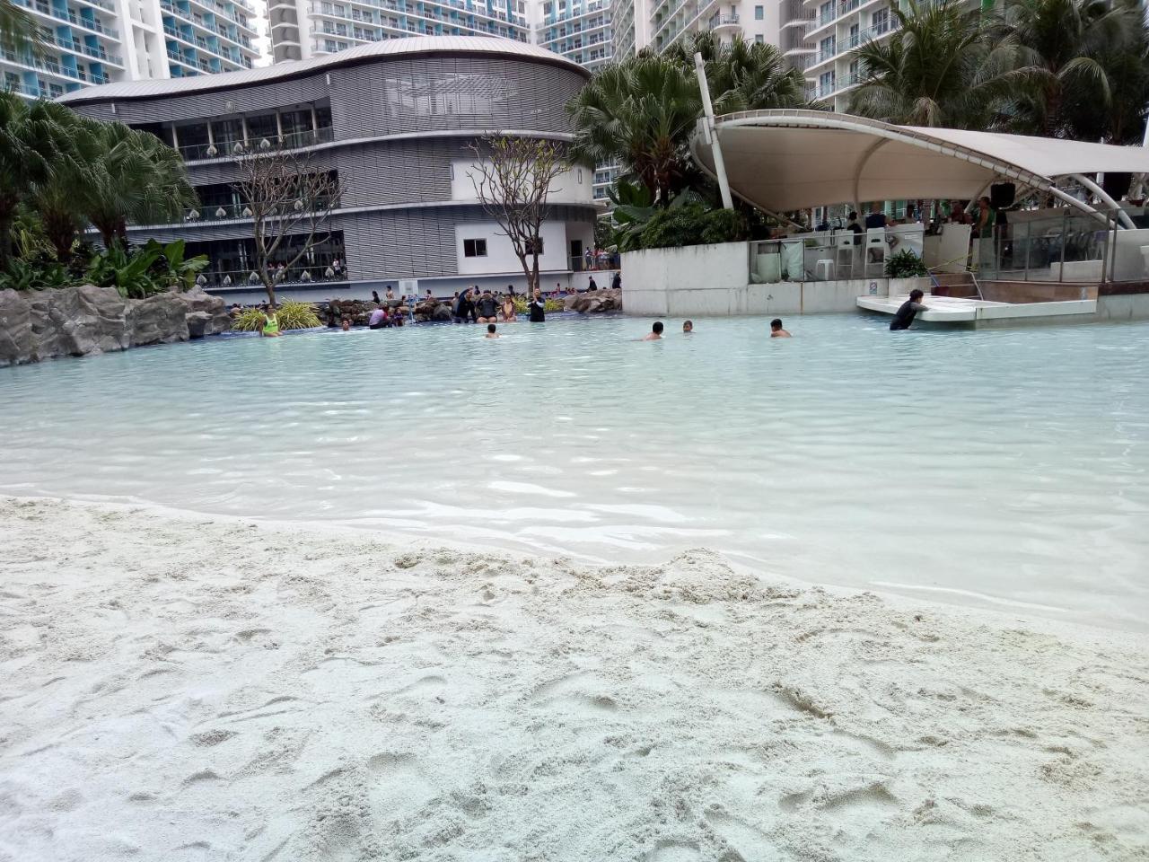 Azure Urban Resort Residences Manila Exteriör bild